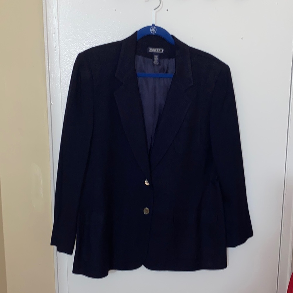 Lands End 2 button blazer in Navy with 2 front pockets linen blend size 14